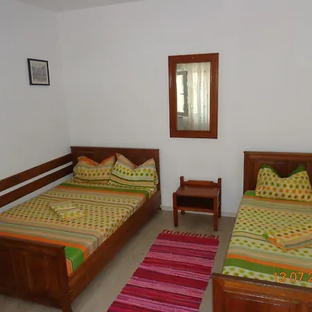 Casa Munteanu Gazde/Camere de închiriat *