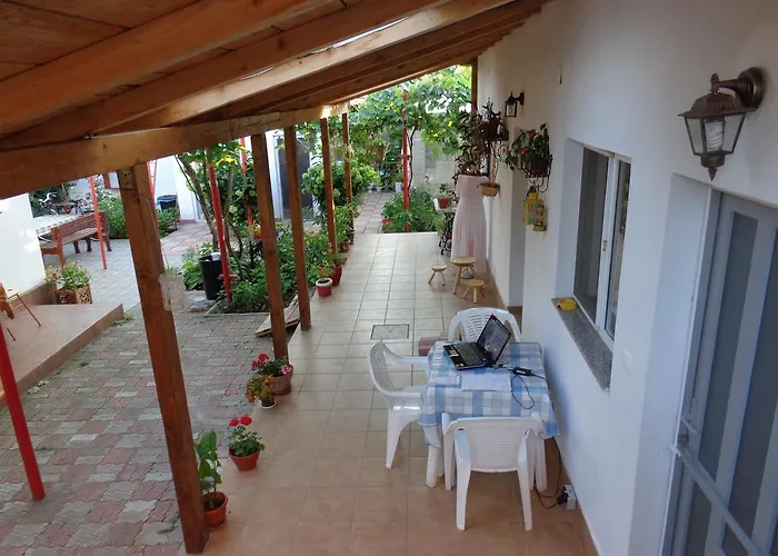 Casa Munteanu אפורי נורד